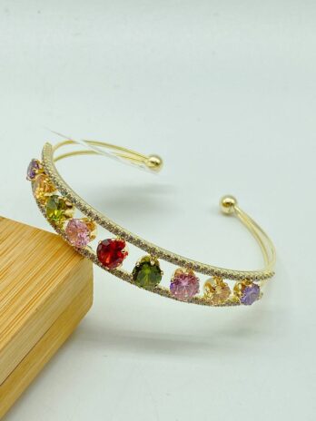 Bracelet style chapelet avec petites pierres colorées